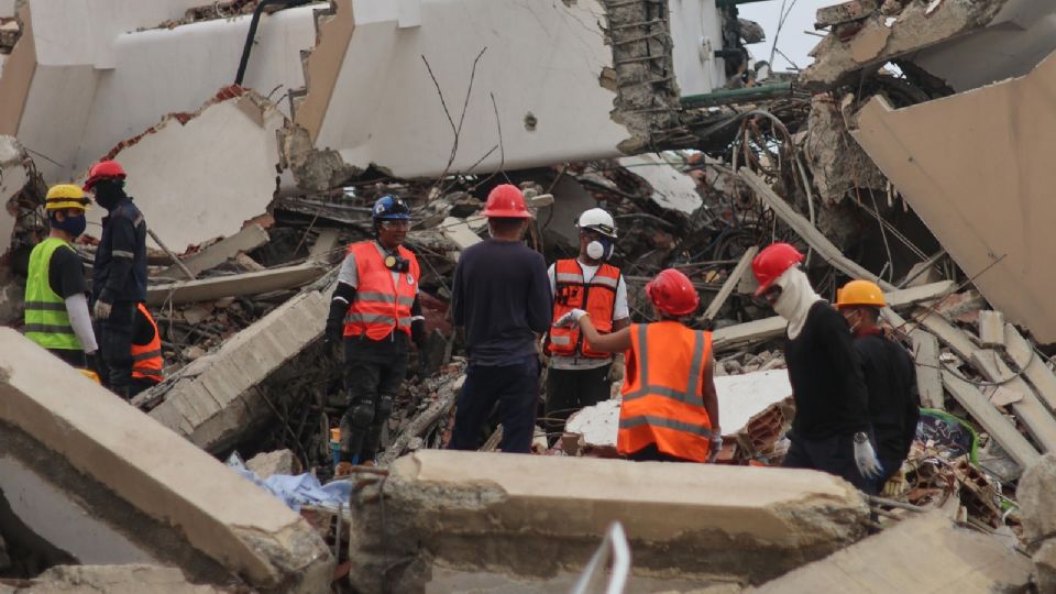 Recuperan 215 nuevos cuerpos tras sismos en Venezuela.