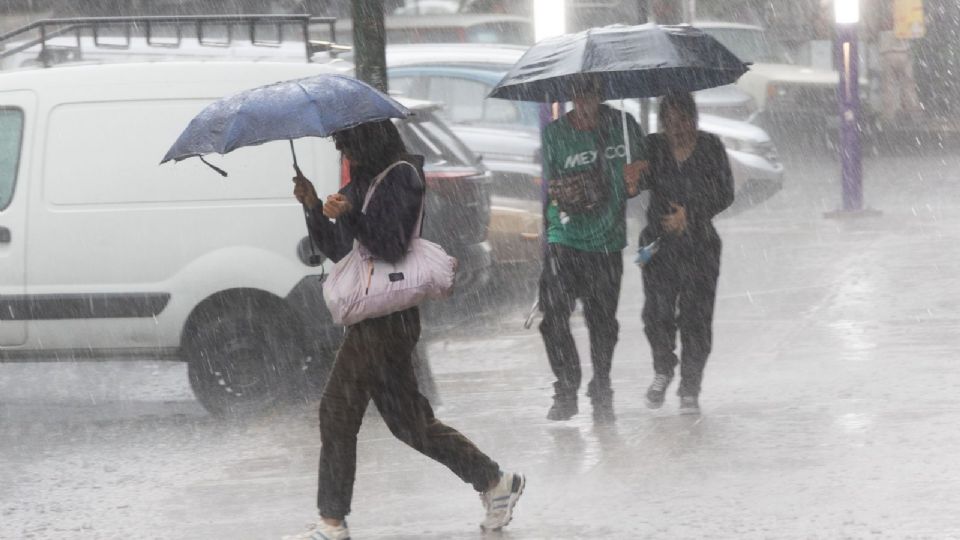 La Secretaría de Gestión Integral de Riesgos y Protección Civil tiene activas las Alertas Naranja y Amarilla por persistencia de lluvias fuertes.