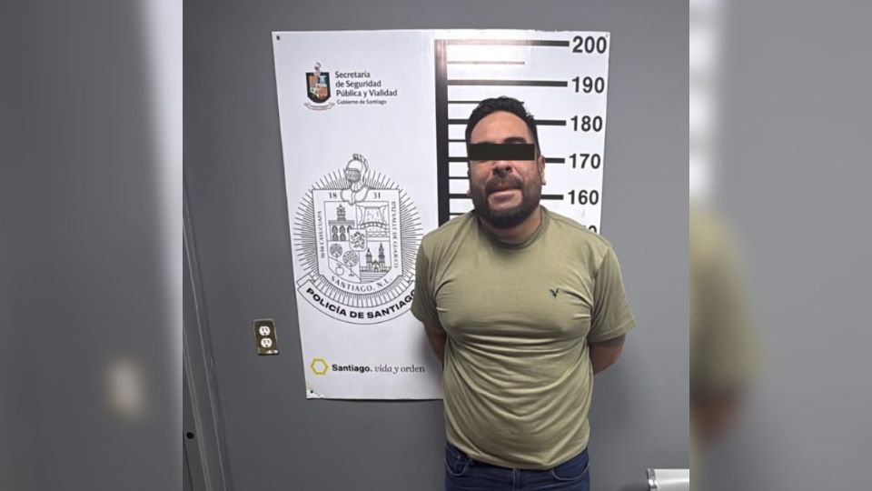 Policías de Santiago recuperaron una camioneta con reporte de robo en Monterrey tras ser detectada por cámaras con lector de placas sobre la Carretera Nacional.