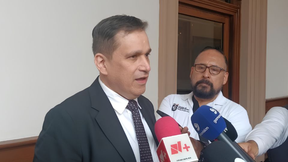 El encargado de la Tesorería de Nuevo León, Ulises Carlín, aseguró que el Estado no mantiene un adeudo de 1,700 millones de pesos con los municipios y afirmó que los recursos se distribuyen conforme a la ley.