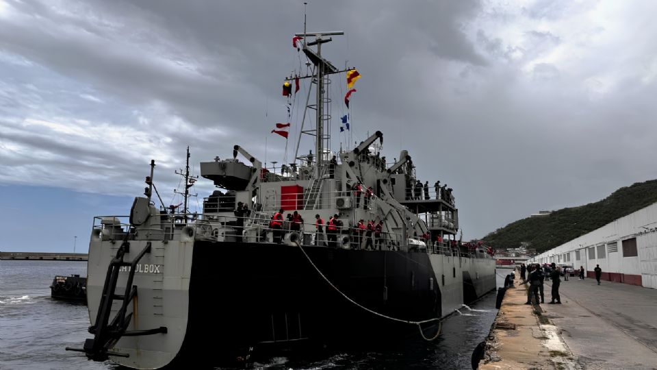 Los buques Isla Holbox y Huasteco de la Secretaría de Marina arribaron al puerto de La Guaira, Venezuela, para entregar ayuda humanitaria.