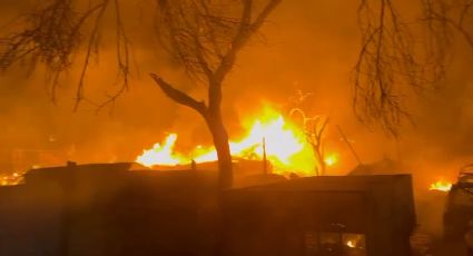 Incendio en taller mecánico de Apodaca consume 6 vehículos