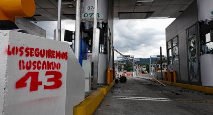 Rosario Piedra 'se vendió al gobierno': Padre de normalista