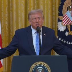 Trump cuestiona elecciones en EU
