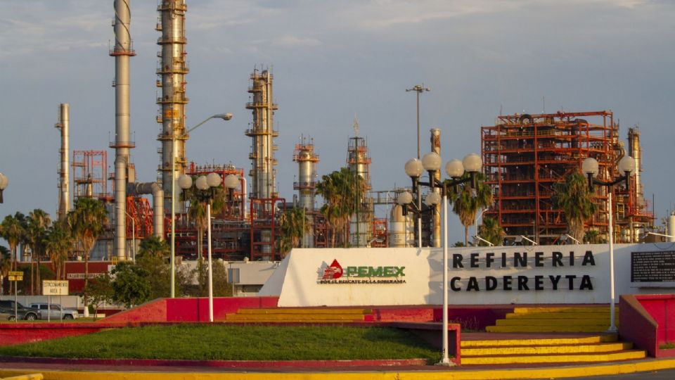 Los especialistas sugieren que el volumen desaparecido de Pemex supera la capacidad instalada para el almacenamiento de hidrocarburos en el país.