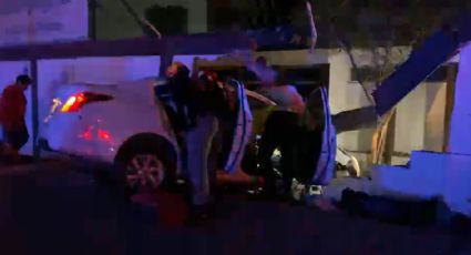 Chofer de aplicación choca contra casa en av. Venustiano Carranza