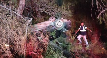Vuelca automóvil en Apodaca; conductora resulta herida
