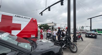 Motociclista choca con Transmetro en Monterrey