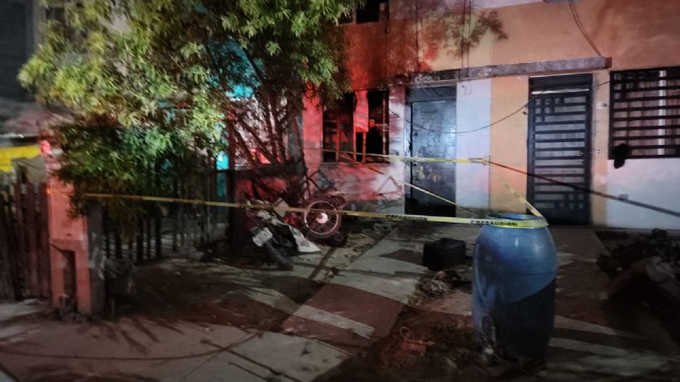 Elementos de Protección Civil sofocaron un incendio en una vivienda del fraccionamiento El Jaral, en El Carmen.