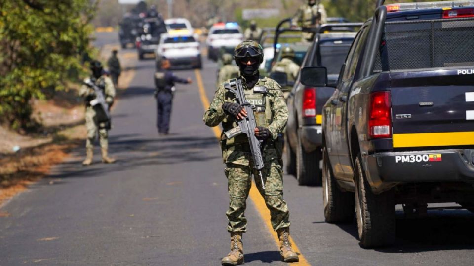 Elementos de la Guardia Nacional y el Ejército implementaron un operativo conjunto para restablecer el orden en la región occidente de Michoacán.