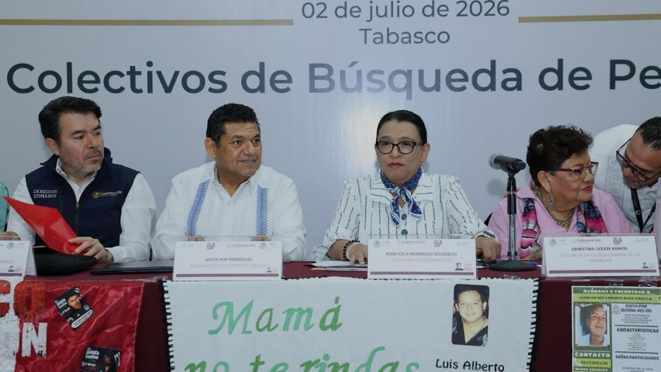 La secretaria de Gobernación encabezó una mesa de diálogo con familiares de personas desaparecidas.