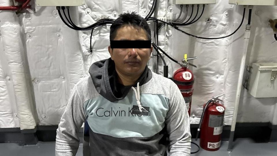Elementos de la Armada de México aseguraron cerca de tres toneladas de cocaína en costas de Oaxaca y detuvieron a cuatro personas.
