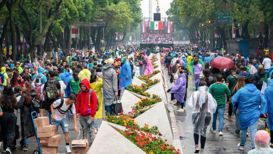 Un grupo de aficionados intentó forzar el acceso hacia el Ángel de la Independencia.