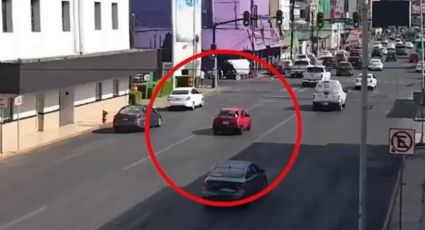 Detienen a pareja con auto robado en el Centro de Monterrey