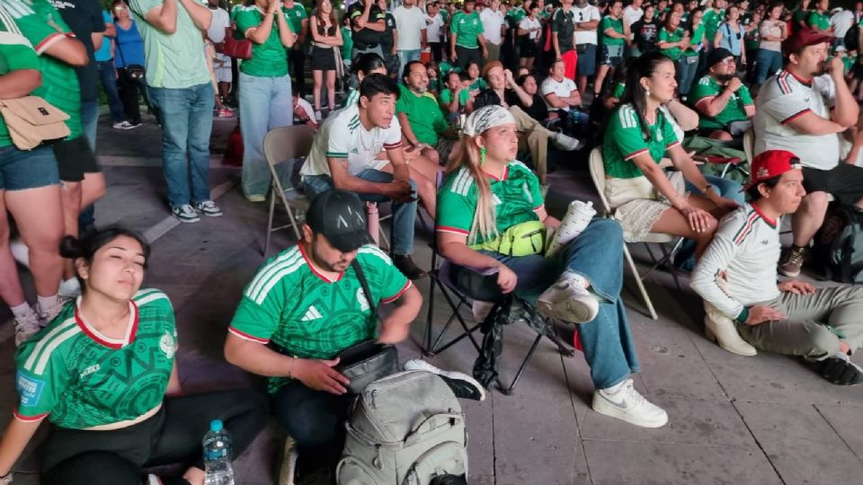 Tras el silbatazo final y la derrota ante Inglaterra, la Macroplaza de Monterrey se vació en cuestión de minutos.