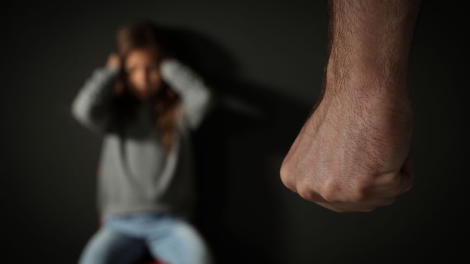 El implicado acudió al Hospital Materno Infantil, donde ingresó inconsciente a Alondra Jordana Ch.R. con múltiples golpes en el cuerpo.