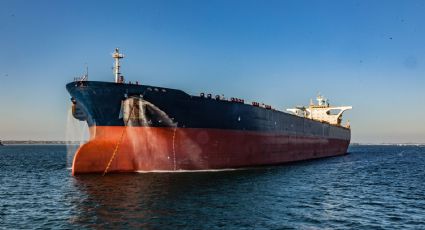 Irán, acusado de atacar un petrolero en Ormuz