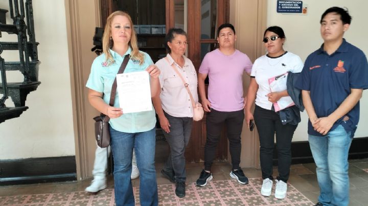 Choferes protestan por falta de pago en Palacio de Gobierno