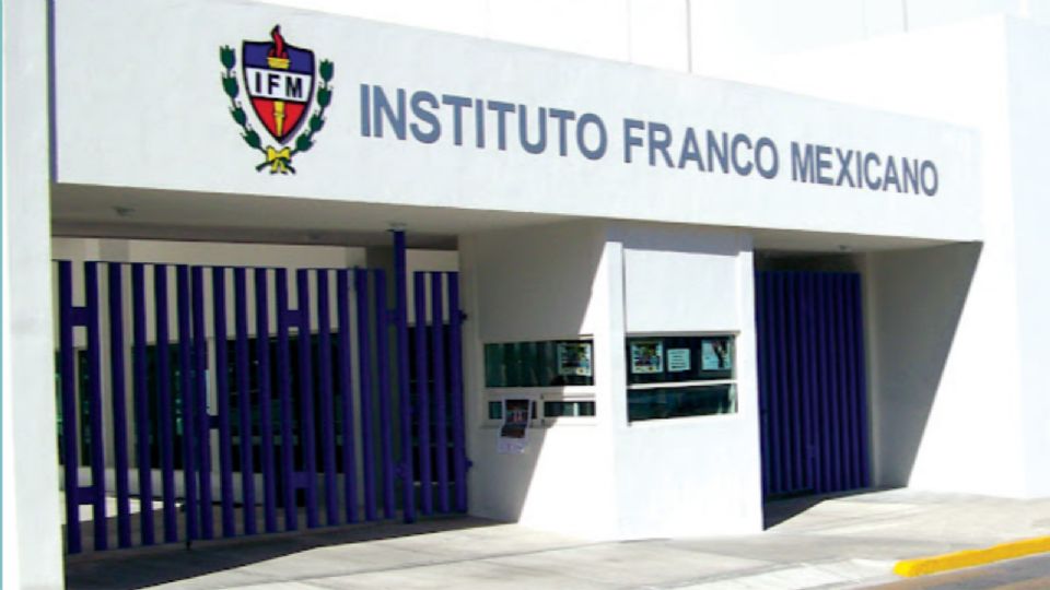 Exalumnos, docentes y familias participaron en una emotiva ceremonia para despedir al Instituto Franco Mexicano, que concluyó su historia tras 75 años de servicio educativo en Monterrey.