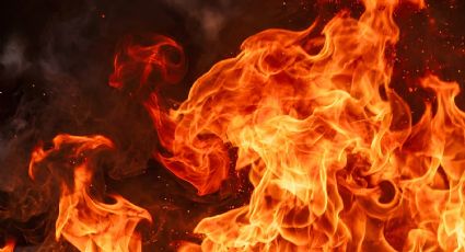 Voraz incendio consume pensión de tráileres en Jalisco