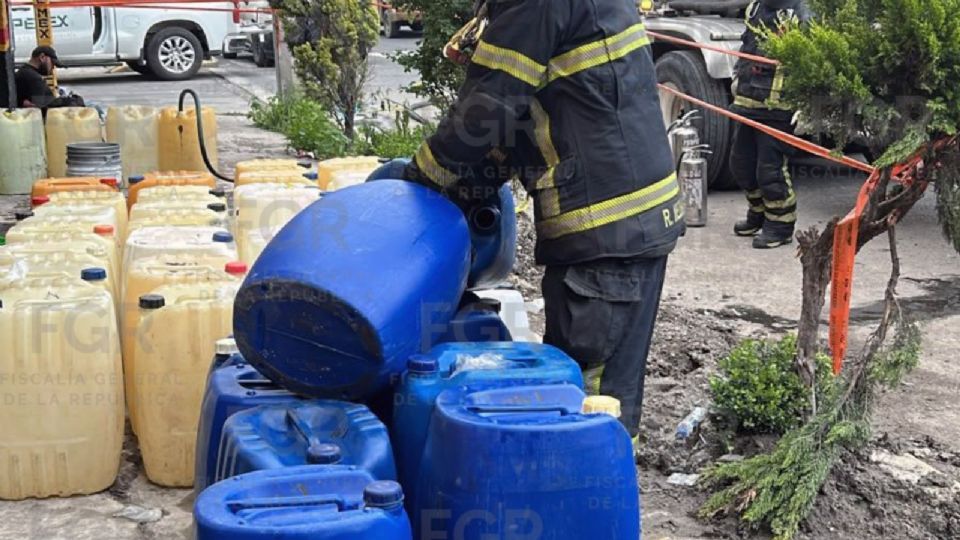 Autoridades federales y de Protección Civil participaron en el cateo al predio que operaba bajo fachada de refaccionaria.