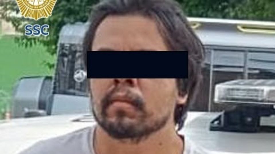 La SSC precisó que los agentes hicieron la búsqueda y detectaron que un inquilino cargaba una bolsa color negro.