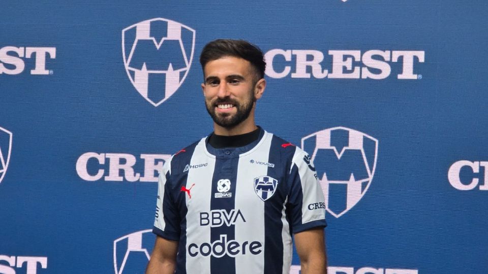 Diego Rossi fue presentado como nuevo jugador de Rayados y firmó contrato por tres temporadas con el club regiomontano.