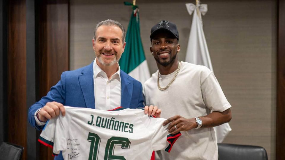 El alcalde Adrián de la Garza recibió al delantero Julián Quiñones y reconoció su actuación con la Selección Mexicana durante el Mundial 2026.