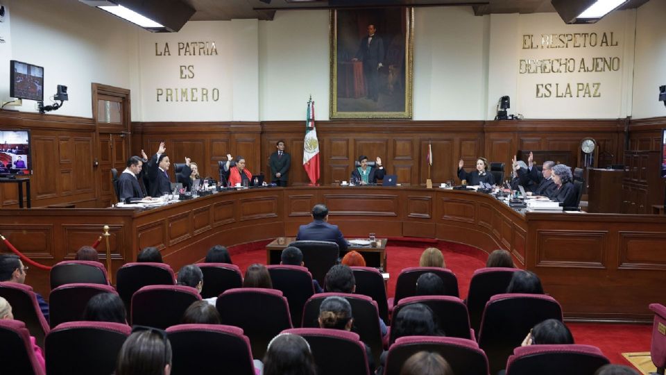 Un ainvestigación reveló que el exfuncionario adquirió una mansión en Francia días después de firmar los contratos (Archivos).